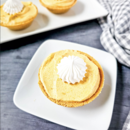 Mini Pumpkin Marshmallow Pies Recipe!